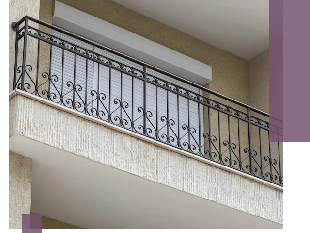 Балконные ограждения из металла и стекла в Ачинске для домов