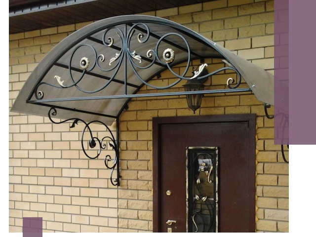 Изготовление козырьков из металла под ключ в Ачинске