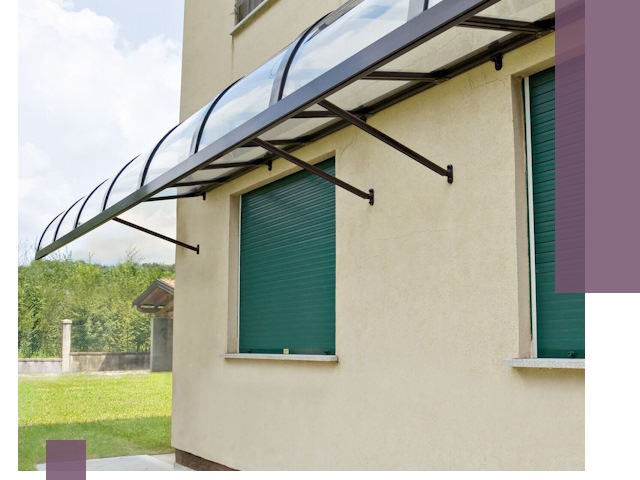 Козырьки над окнами в Ачинске — изготовление и монтаж по выгоде